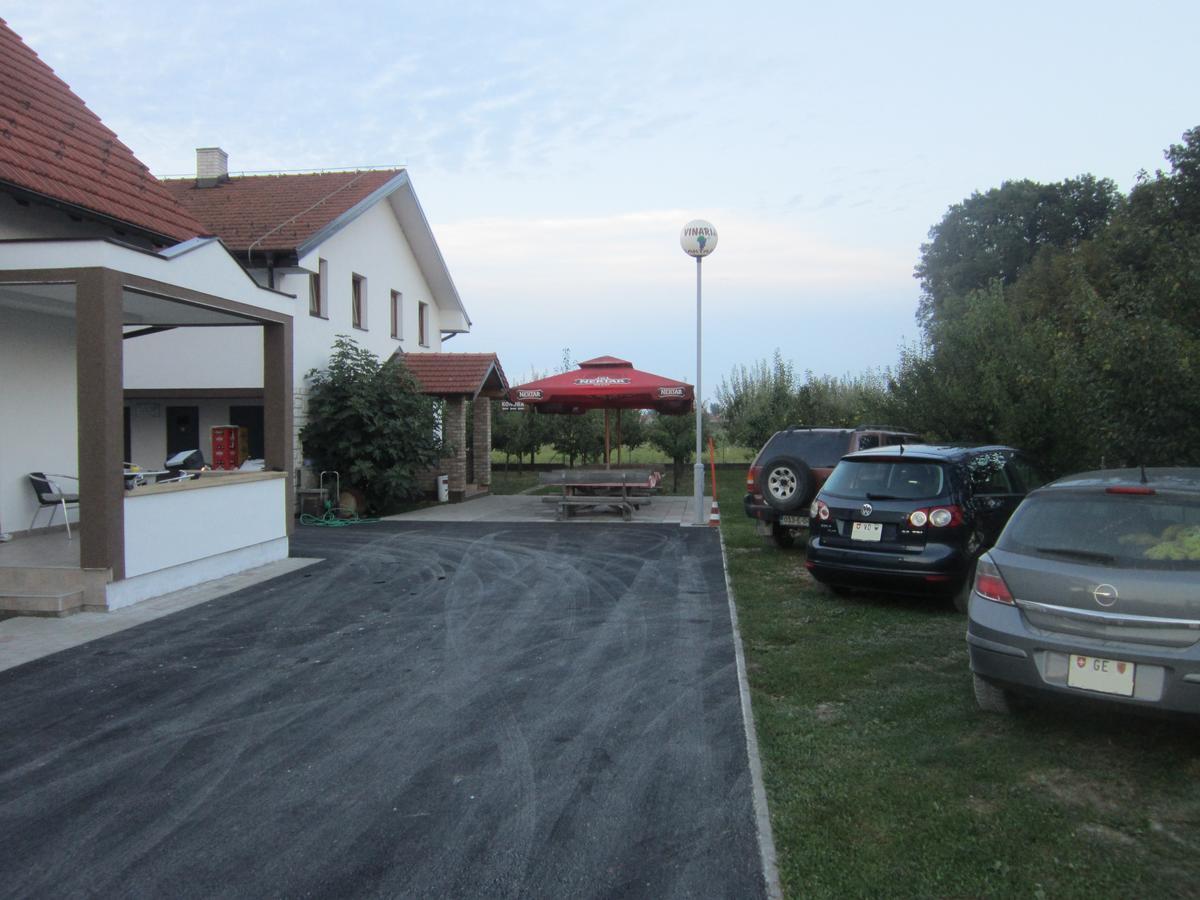 Pansion Laktasi Laktaši Exterior foto
